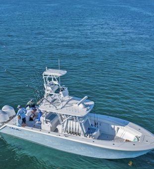  33’ Tournament Sea Hunter Center Console